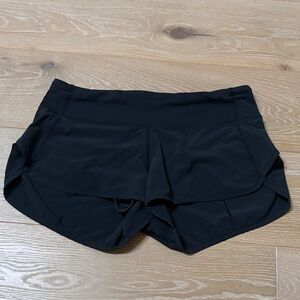 Lululemon Size 6 Women's Black Align Shorts.